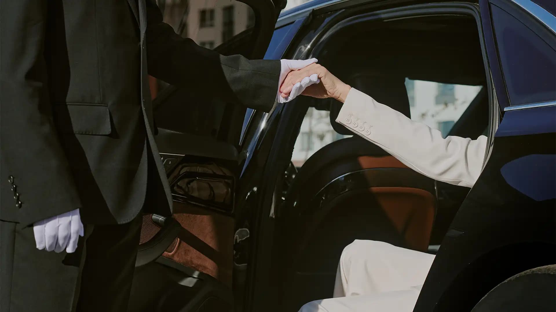 How Much to Tip a Limo Driver (and When It's Already Included)