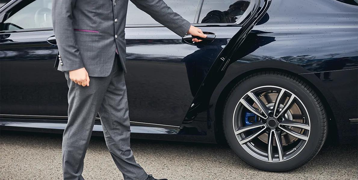 Chauffeur Service in Chicago: A Guide to Luxury, Local Expertise, and Seamless Travel